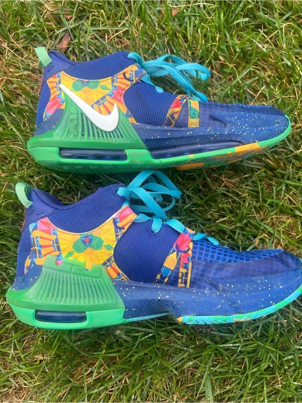 LeBron Witness 7 'Kaleidoscope' youth basketball shoes size 7 youth